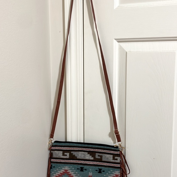 ❤️🎉SALE!! Mallorie Multicolor Aztec Fringe Crossbody Clutch Purse - Picture 6 of 6